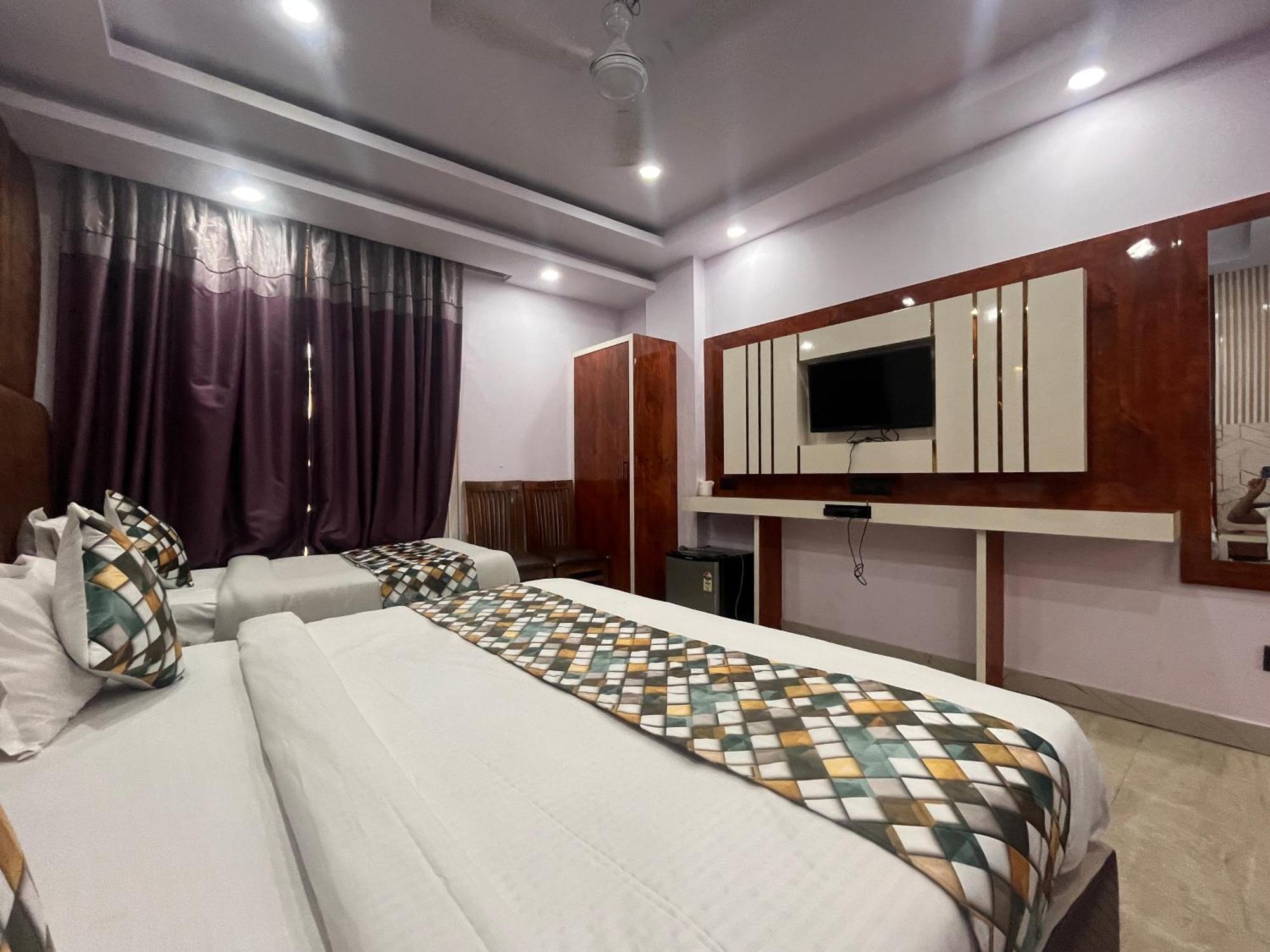 Hotel Embassy Near Rk Ashram Metro Ню Делхи Екстериор снимка