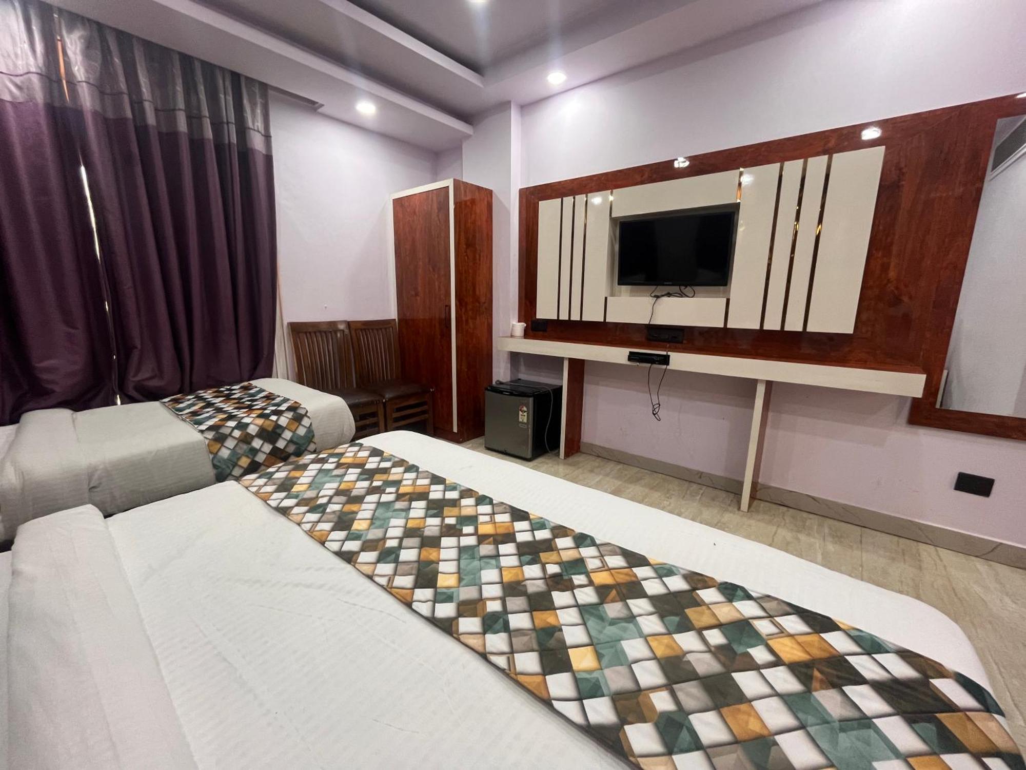 Hotel Embassy Near Rk Ashram Metro Ню Делхи Екстериор снимка