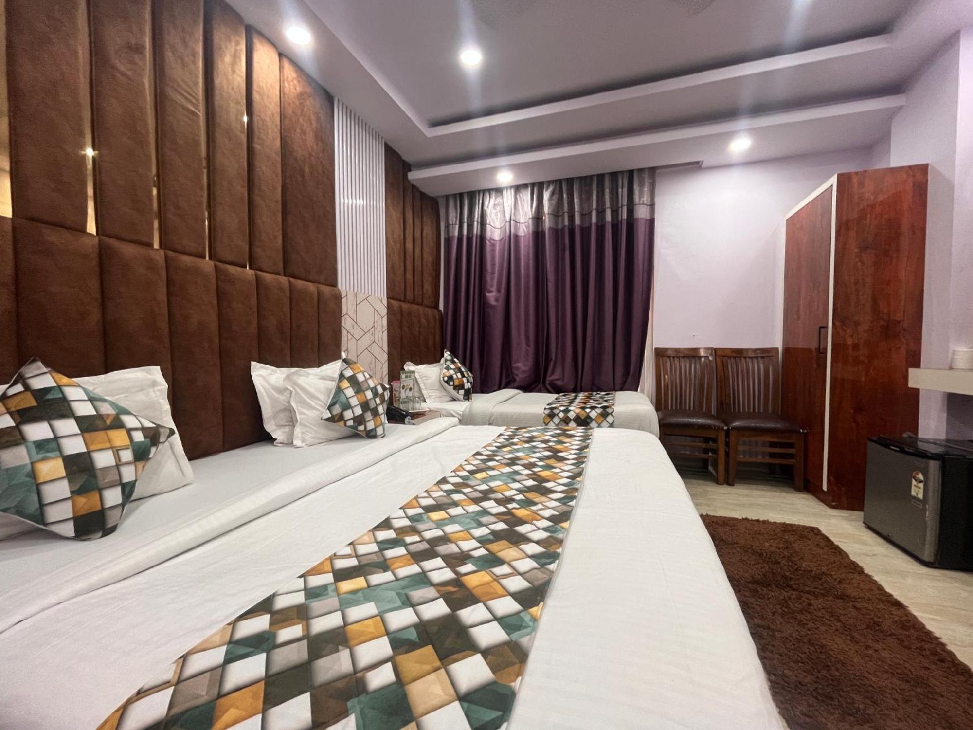 Hotel Embassy Near Rk Ashram Metro Ню Делхи Екстериор снимка