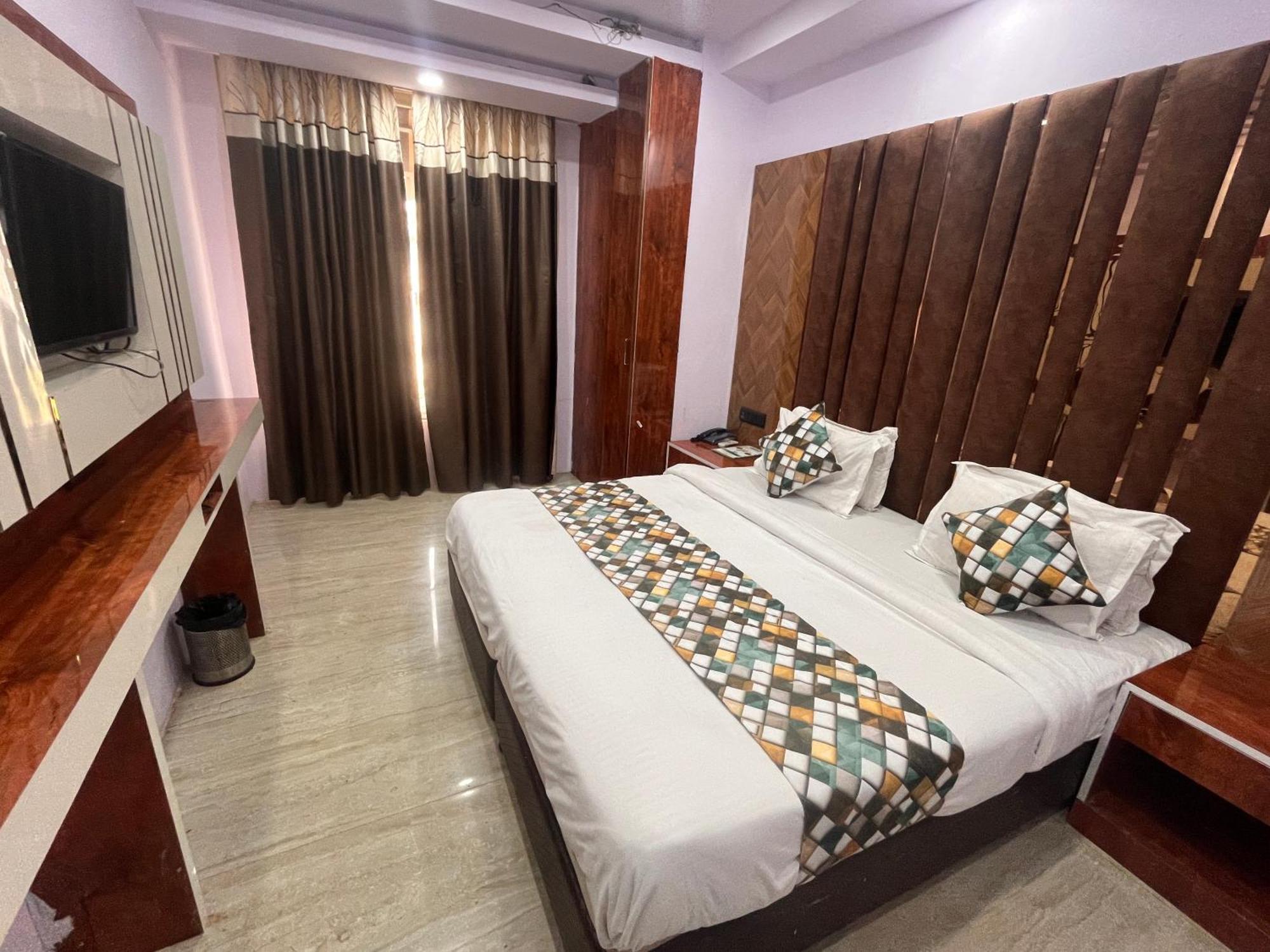 Hotel Embassy Near Rk Ashram Metro Ню Делхи Екстериор снимка