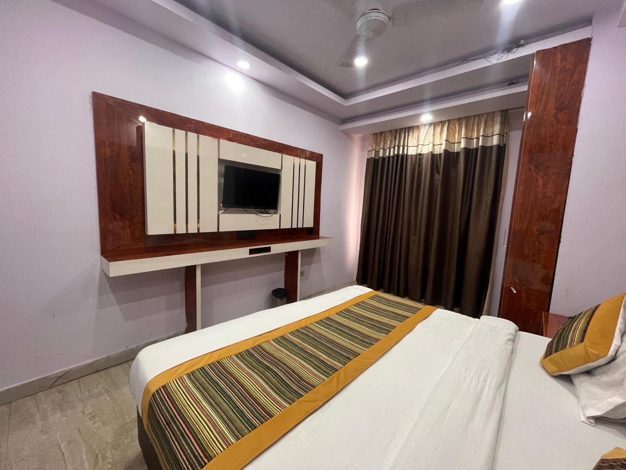 Hotel Embassy Near Rk Ashram Metro Ню Делхи Екстериор снимка