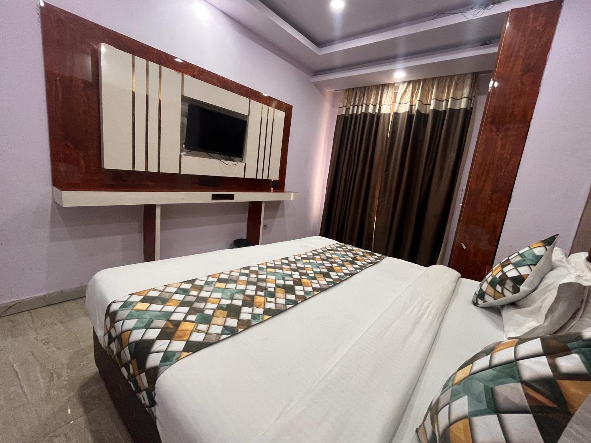 Hotel Embassy Near Rk Ashram Metro Ню Делхи Екстериор снимка