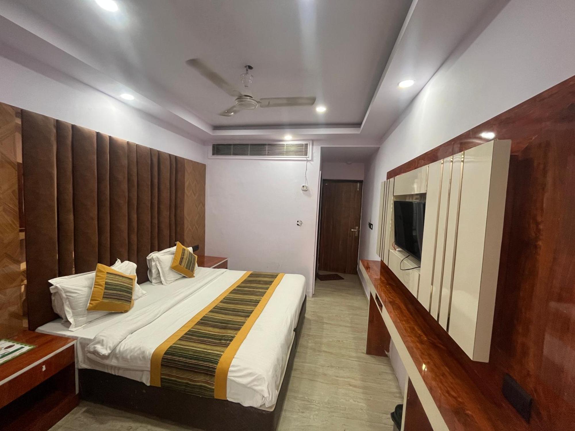 Hotel Embassy Near Rk Ashram Metro Ню Делхи Екстериор снимка