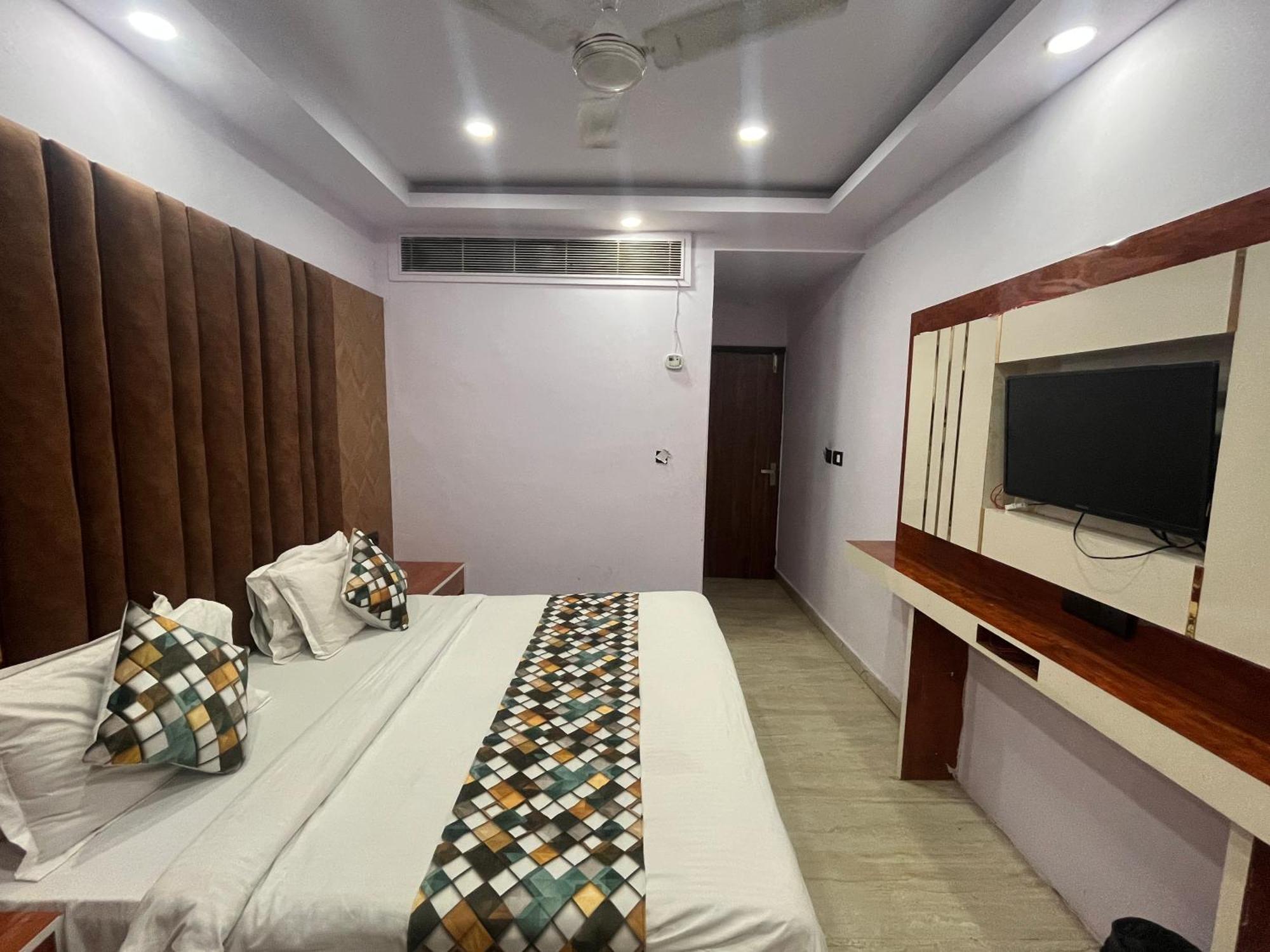 Hotel Embassy Near Rk Ashram Metro Ню Делхи Екстериор снимка