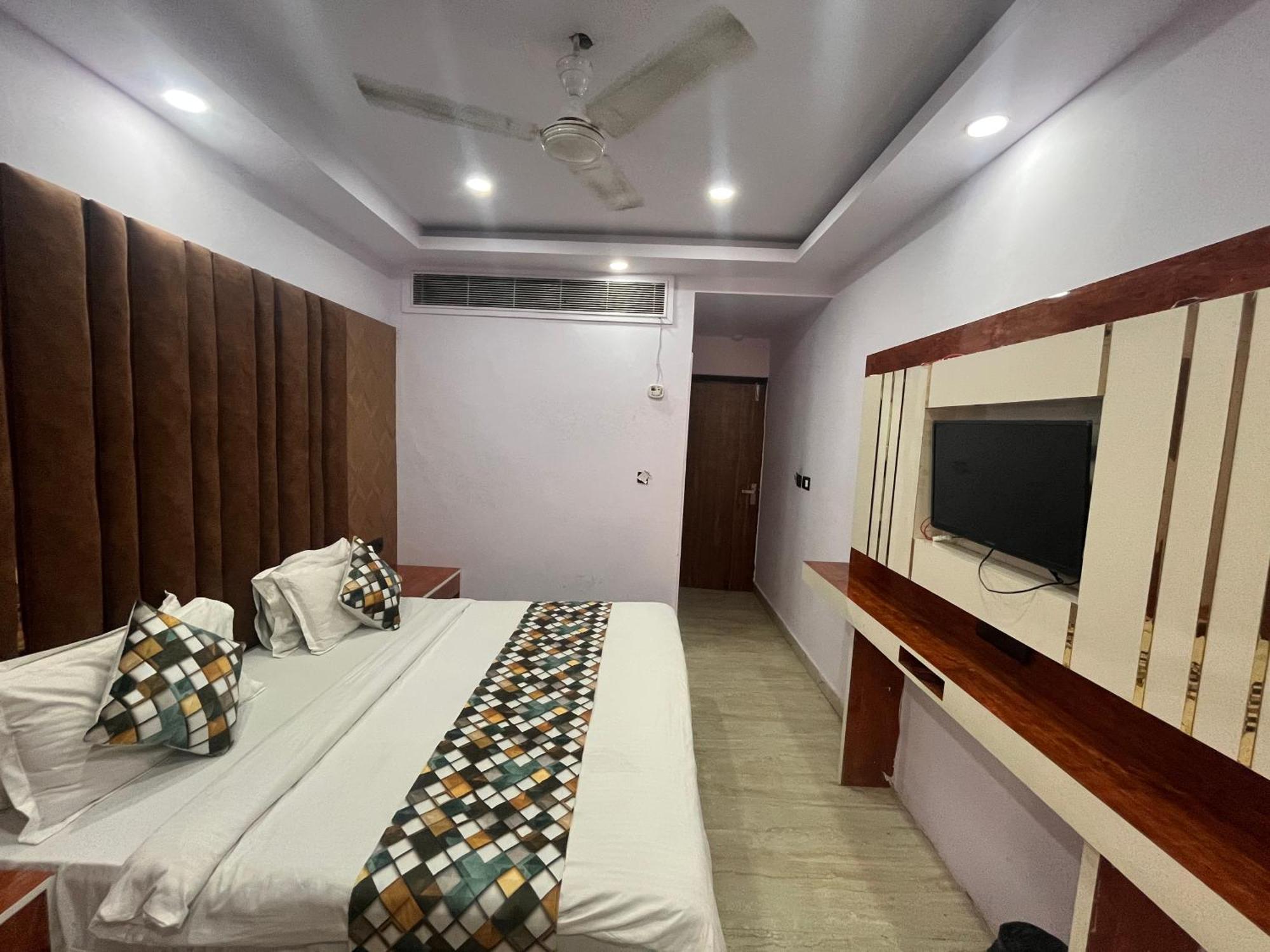 Hotel Embassy Near Rk Ashram Metro Ню Делхи Екстериор снимка
