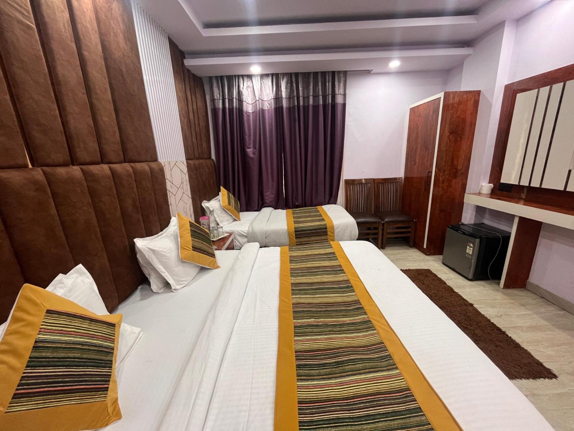 Hotel Embassy Near Rk Ashram Metro Ню Делхи Екстериор снимка
